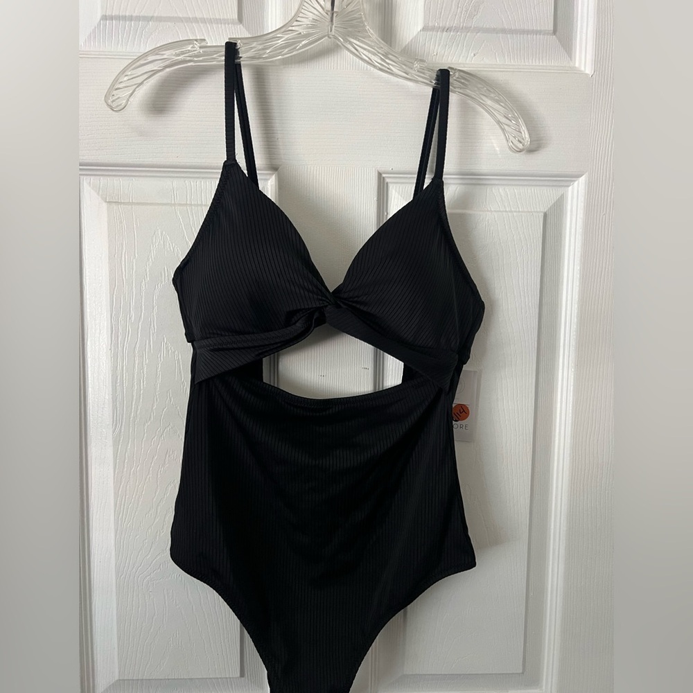 Shade and Shore Women’s Ribbed Cut Out One Piece Swimsuit NWT